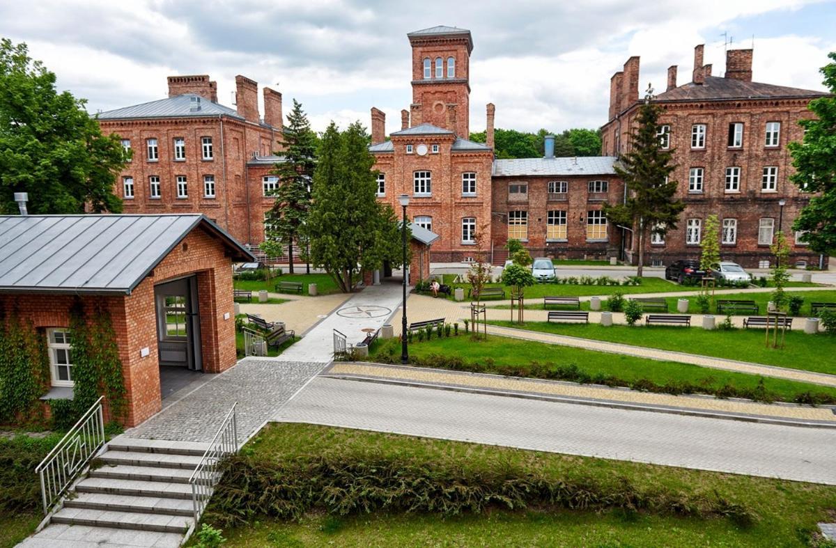 Juna - Nowoczesny Apartament W Centrum Z Widokiem Na Park Pruszków Dış mekan fotoğraf
