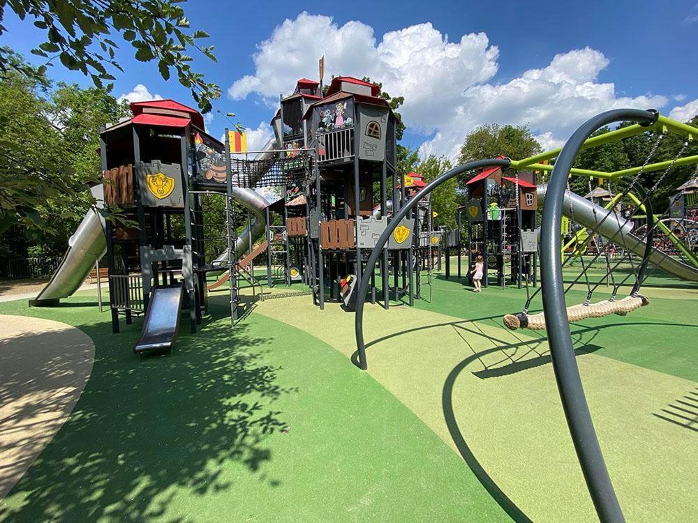 Juna - Nowoczesny Apartament W Centrum Z Widokiem Na Park Pruszków Dış mekan fotoğraf