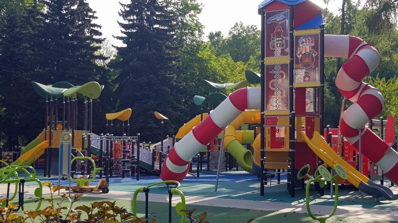 Juna - Nowoczesny Apartament W Centrum Z Widokiem Na Park Pruszków Dış mekan fotoğraf