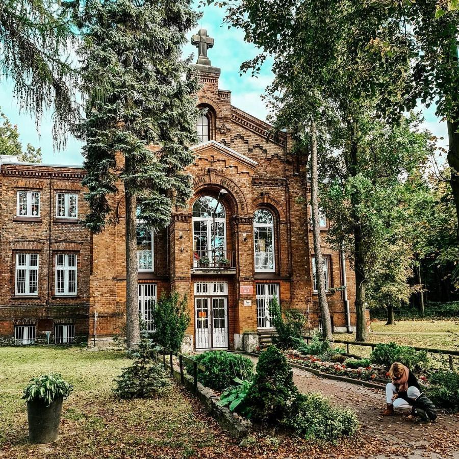 Juna - Nowoczesny Apartament W Centrum Z Widokiem Na Park Pruszków Dış mekan fotoğraf