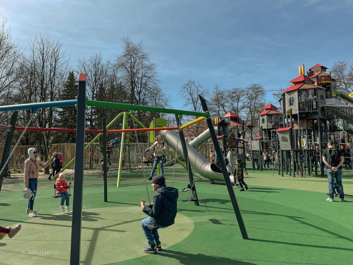 Juna - Nowoczesny Apartament W Centrum Z Widokiem Na Park Pruszków Dış mekan fotoğraf