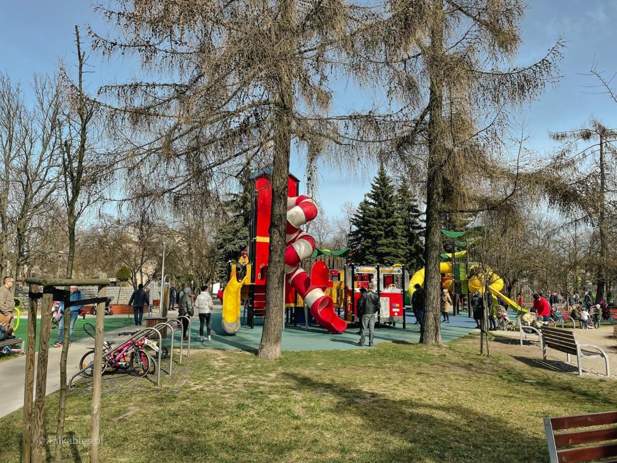 Juna - Nowoczesny Apartament W Centrum Z Widokiem Na Park Pruszków Dış mekan fotoğraf